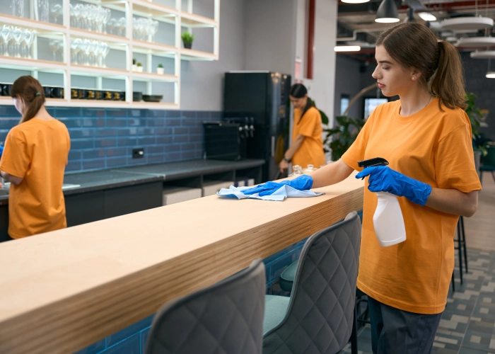 Schoonmaak van kantoren in MOL 2400