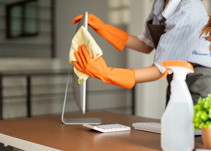 Schoonmaak van kantoren in Lichtaart 2460